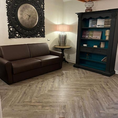 La Vite 2.0 Apartments เดเซนซาโนเดลการ์ดา ภายนอก รูปภาพ