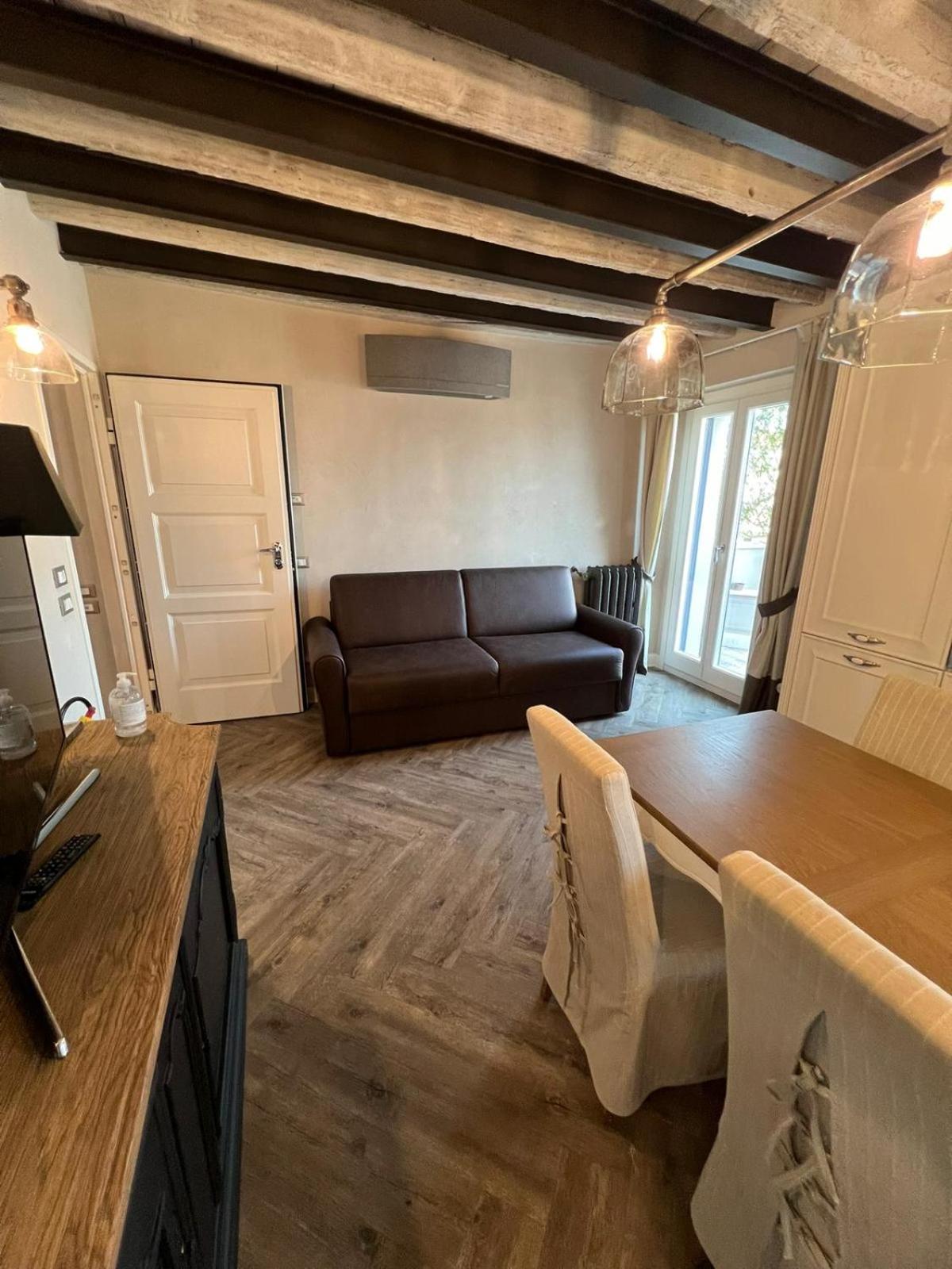 La Vite 2.0 Apartments เดเซนซาโนเดลการ์ดา ภายนอก รูปภาพ