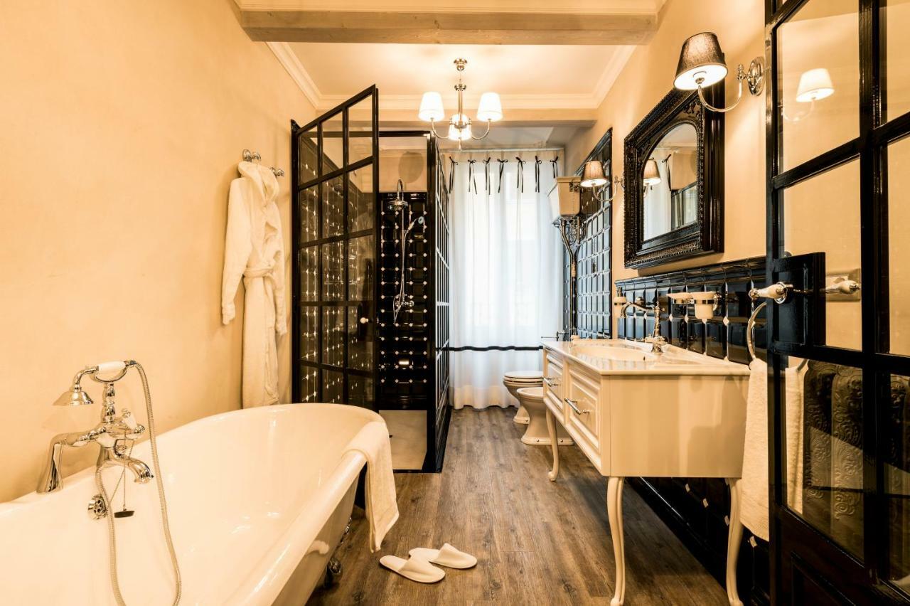 La Vite 2.0 Apartments เดเซนซาโนเดลการ์ดา ภายนอก รูปภาพ