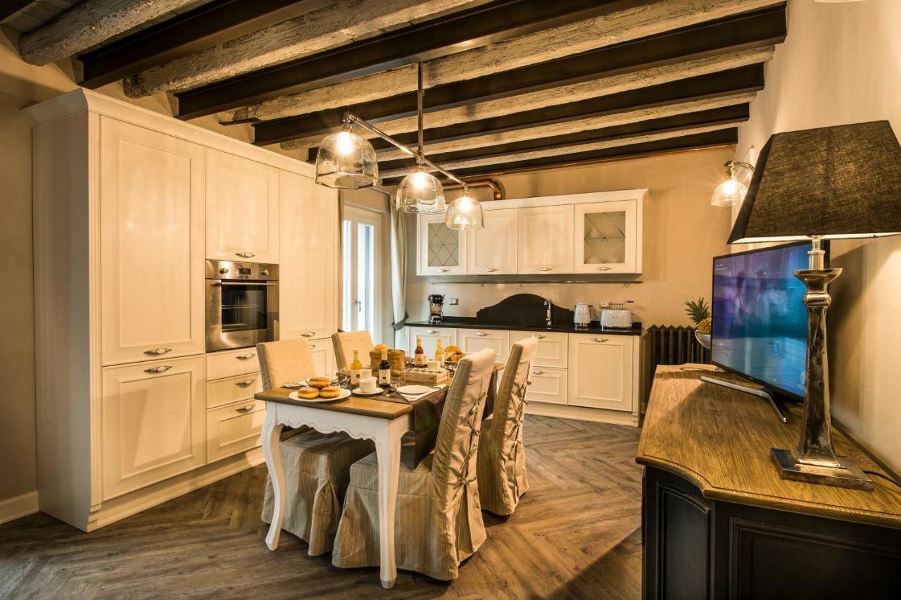 La Vite 2.0 Apartments เดเซนซาโนเดลการ์ดา ภายนอก รูปภาพ