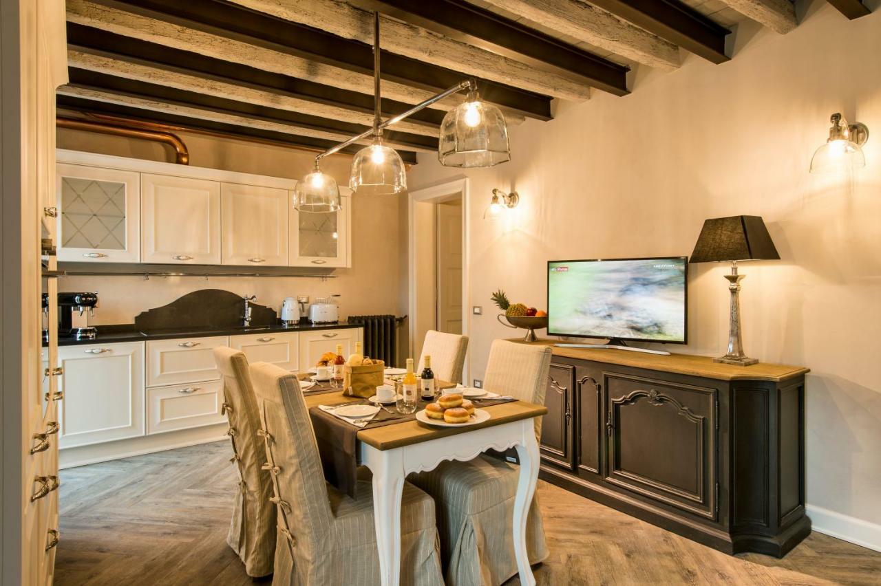 La Vite 2.0 Apartments เดเซนซาโนเดลการ์ดา ภายนอก รูปภาพ
